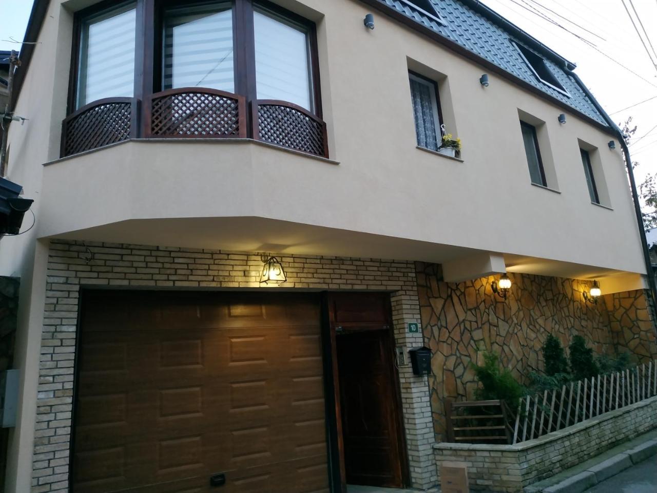 Center Apartment *